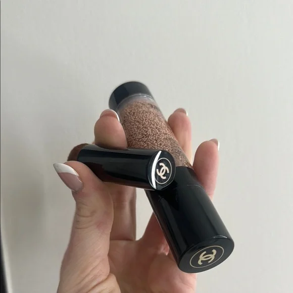 CHANEL Les Beiges Water Fresh Complextion Touch Shade BR12 - Picture 5 of 6